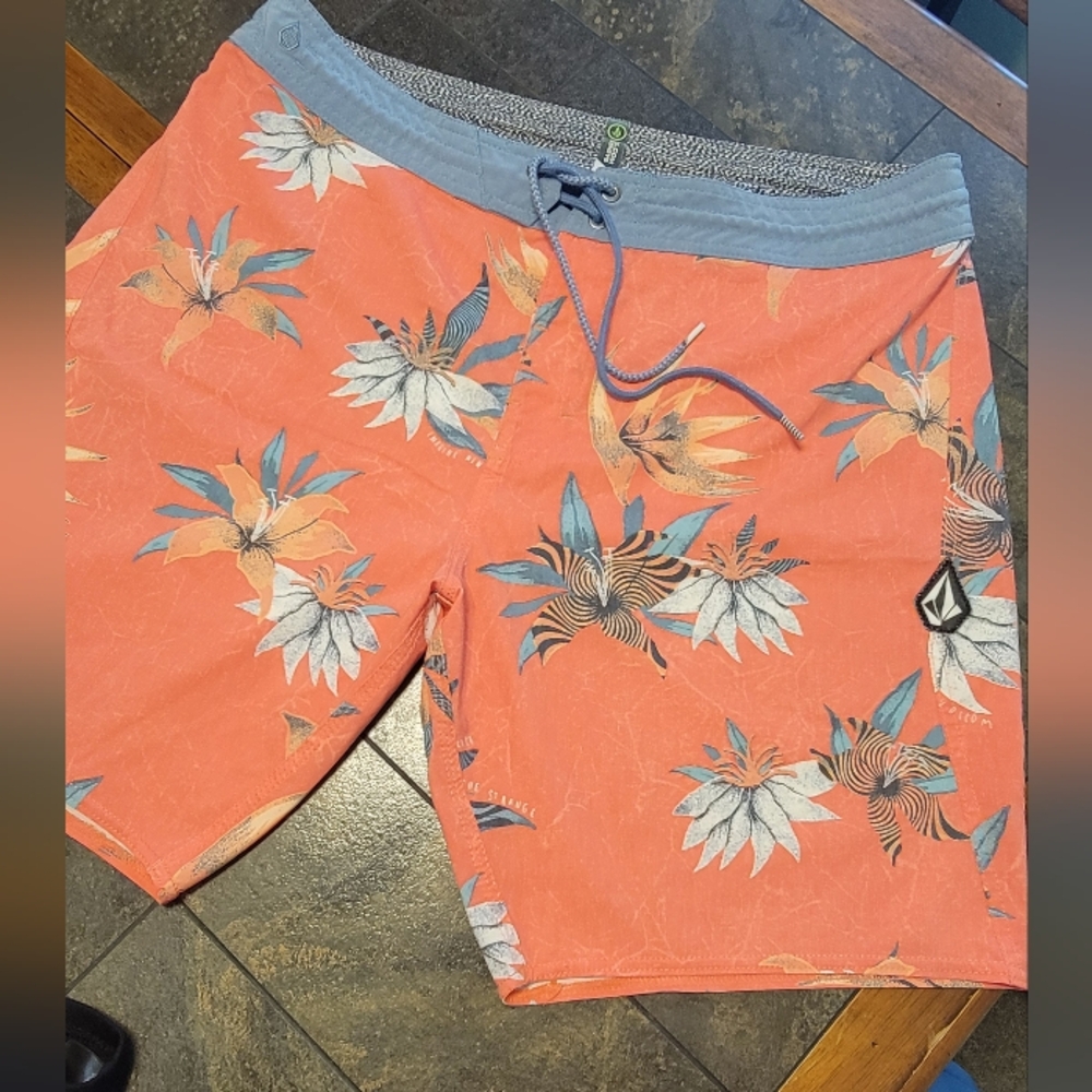 Volcom‎ Stoneys Tropical With Psychedelic Pattern Boardshorts  Size 36